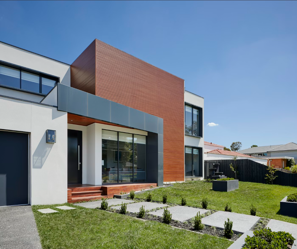 عمارت مدرن لوکس با استخر